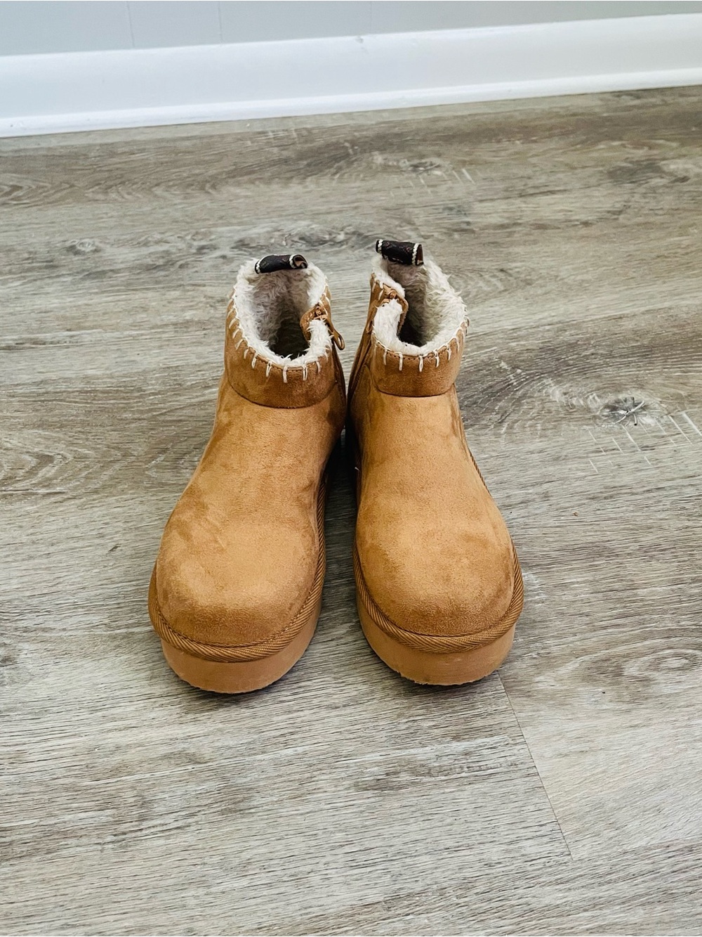 Tan Faux Suede Ankle Boots with Faux Fur Lining and Side Zipper – Women’s US 7